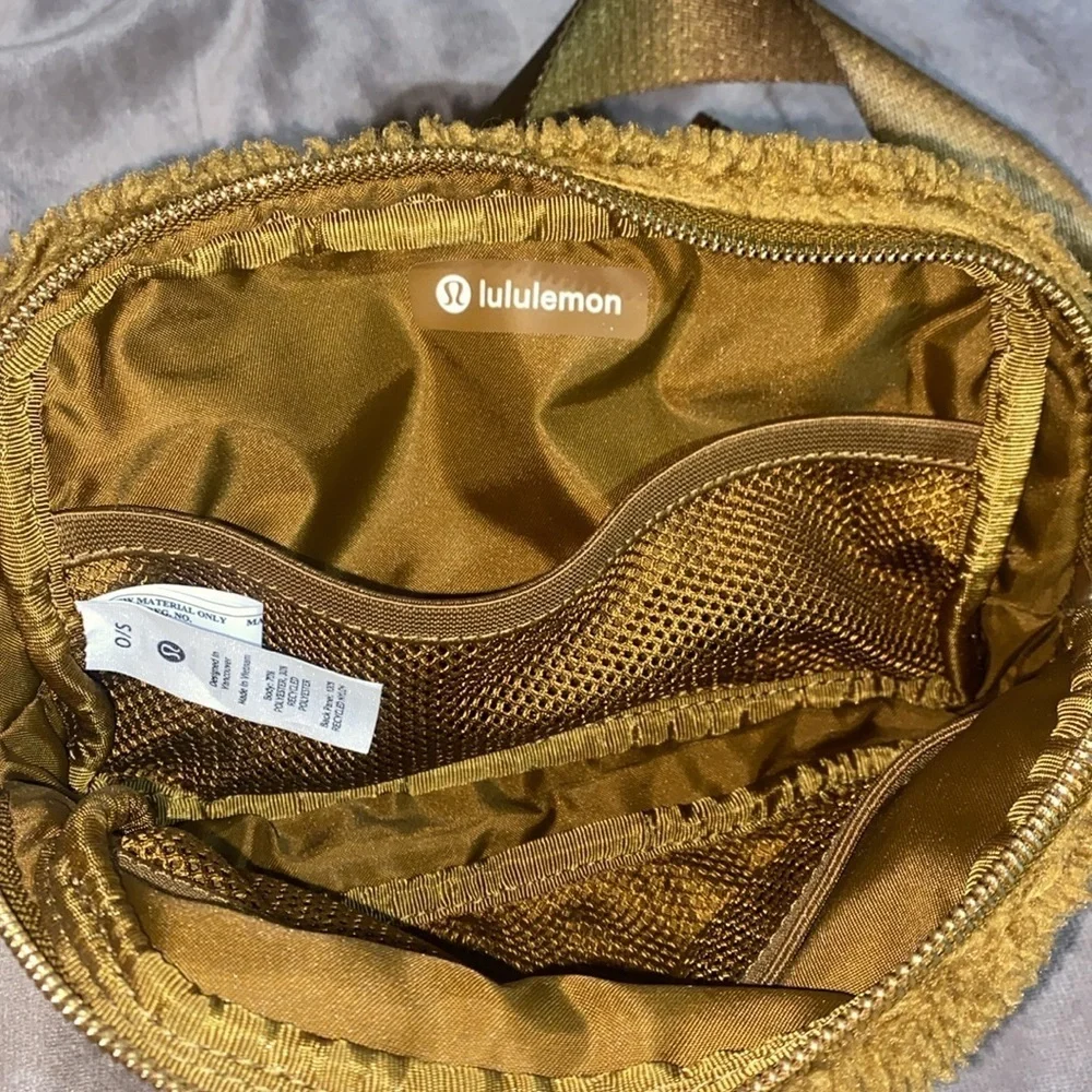 Lululemon Everywhere Fleece Belt Bag